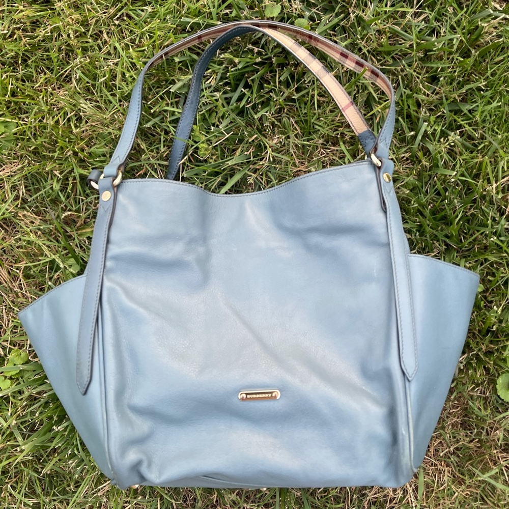 Burberry handbag 🔴